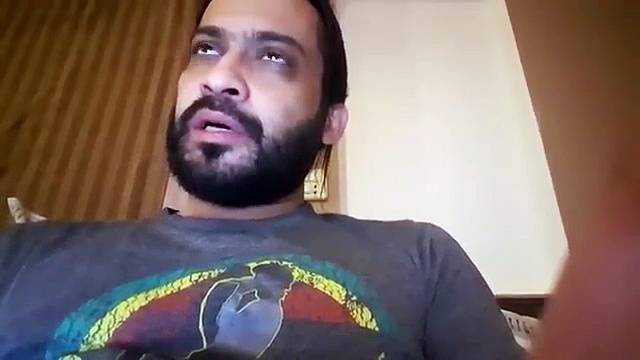 Waqar Zaka posts 20-minute rant against Hamza Ali Abbassi for raising  questions about Ahmadis
