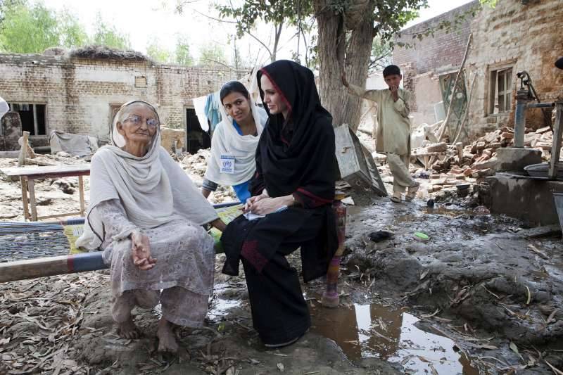 Angelina Jolie to visit flood-hit Pakistan soon: reports