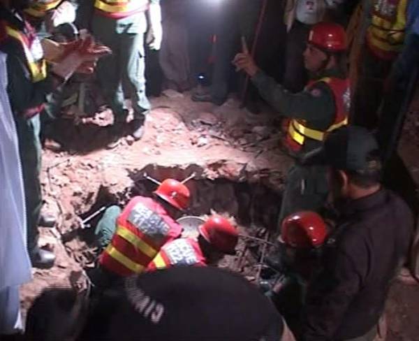 Lahore: Two die as roof caved in