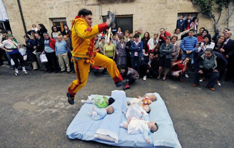 The baby jumping festival of Spain--Photos