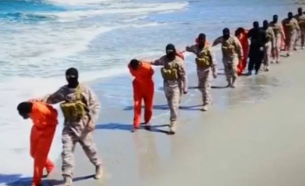 ISIS shoots and beheads 30 in Libya