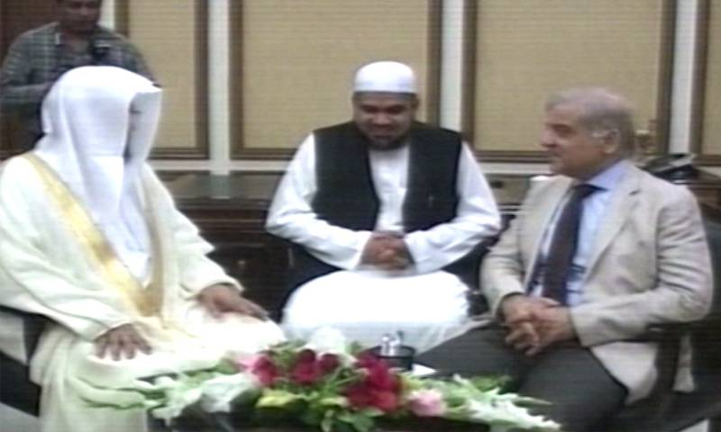Imam-e-Ka'aba meets Shahbaz Sharif