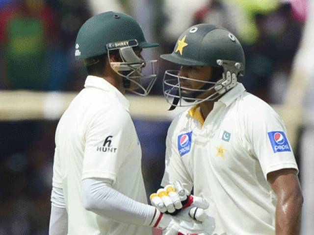 Younis, Azhar score tons to lead Pakistan in final Test