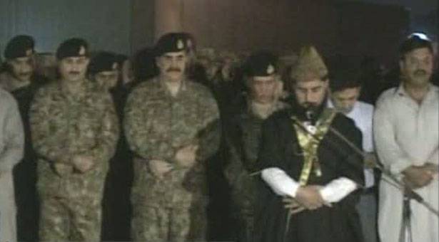 Army chief attends Gujranwala martyrs funeral prayers