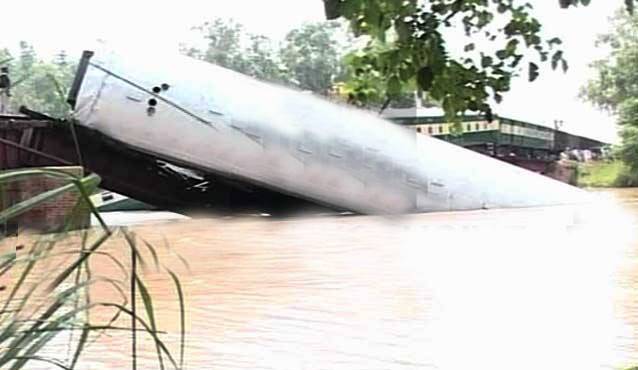 Bogie derailed before train plunged into Gujranwala canal: report