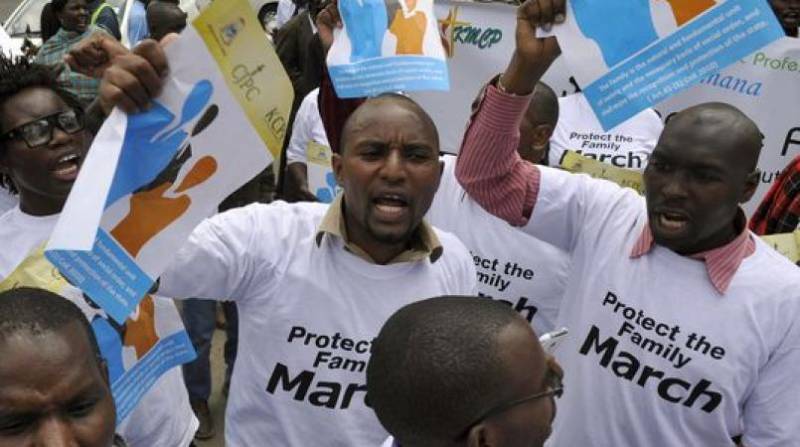 5,000 naked anti-gay protesters to receive Obama in Kenya