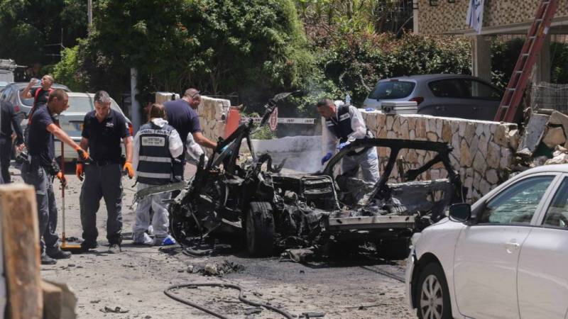 Two Turkish soldiers killed, four injured in car bomb blast