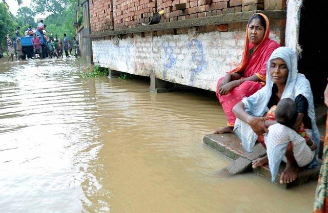 Over 100 killed in India floods; thousands displaced