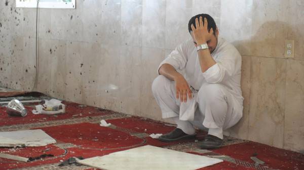 17 killed as Saudi military mosque targeted