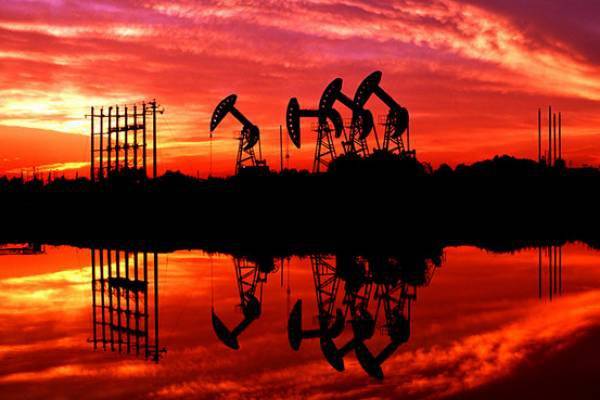 Oil prices near six-year lows ahead of US energy report