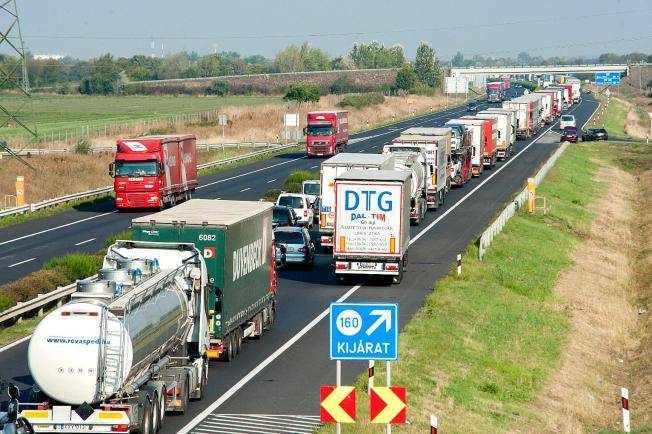 Austria tightening noose around migrants trucks, creates 18-km long traffic jam