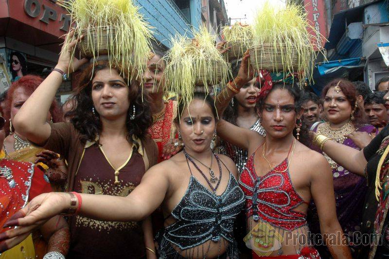 Pakistani and Indian transgenders come together to celebrate 'Bhujaria' festival