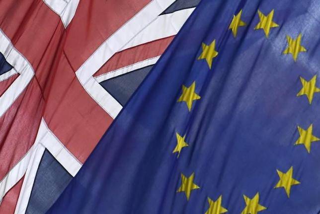 Most Britons favour leaving EU, migration fears weigh -poll