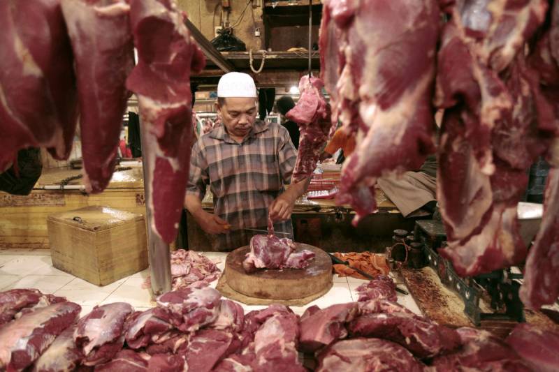 Thousands of people, including media criticize Modi government for meat ban in Maharashtra