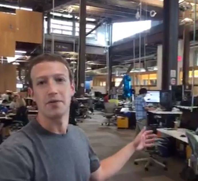 You wouldn't believe what Facebook CEO Mark Zuckerberg's workstation looks like!