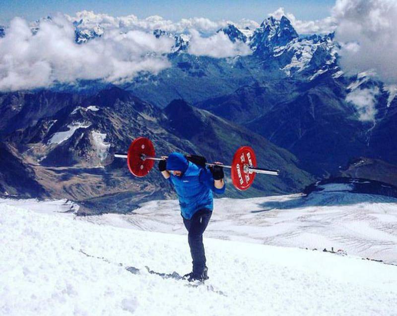 This man scaled Europe’s highest peak with 75kg barbell on his back