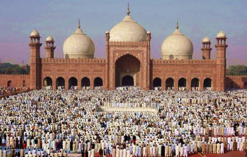 In Pictures: Muslims celebrate Eid-ul-Azha around the world