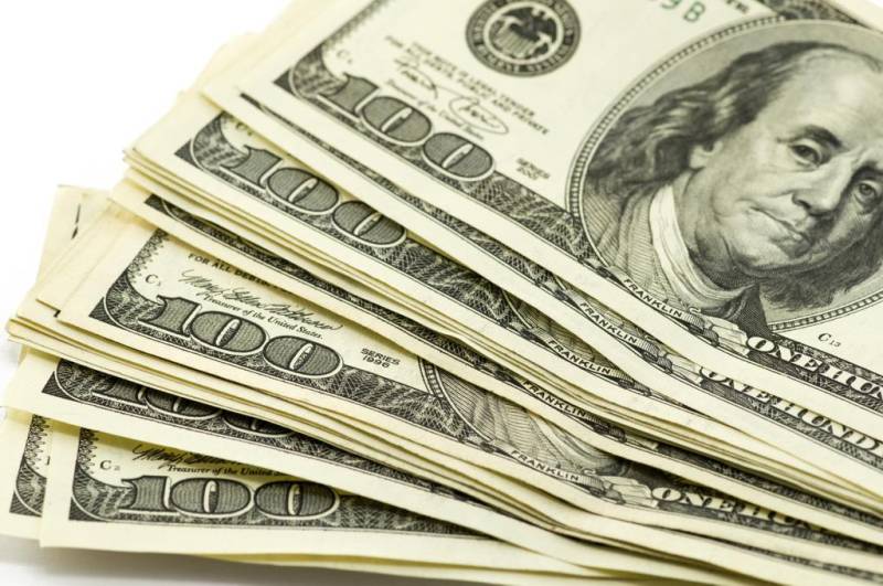 Dollar dips after Fed minutes show inflation worries