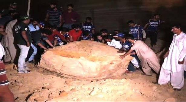 7 children among 13 killed as landslide buries shanties in Karachi