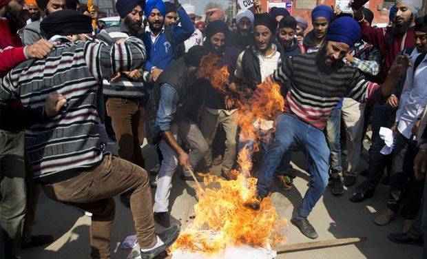 Sikh protesters shout pro-Pakistan slogans in Indian held Kashmir