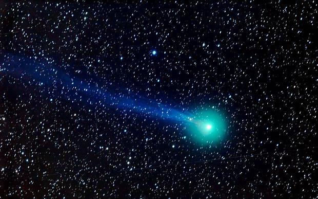 Comets spray alcohol, sugar on Earth