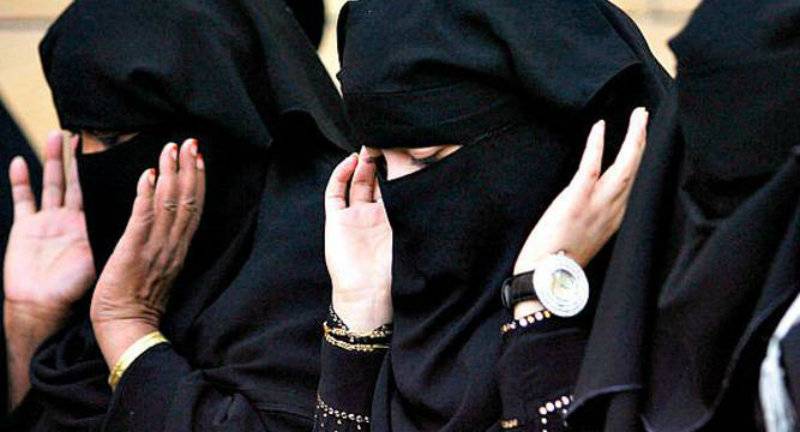 Man in female dress tries to abduct woman in Saudi Arabia mosque