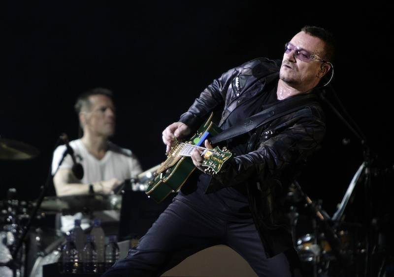 U2 cancel Paris concert after attacks