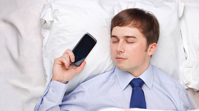 Cellphones need 'bedtime mode' for smooth sleep