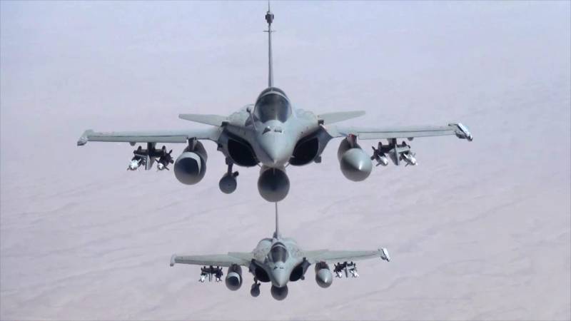 France strikes back at ISIS in Syria with 20 bombs