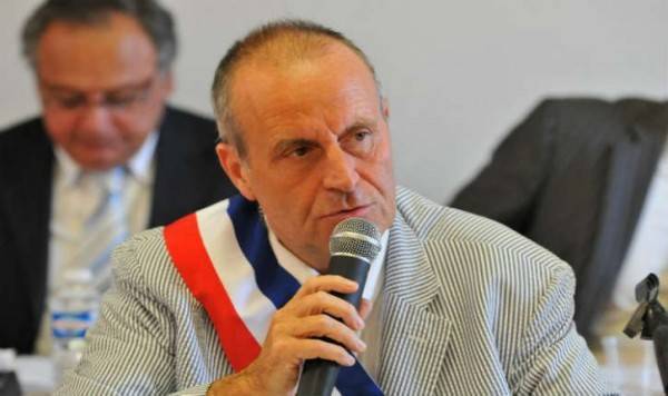We must ban Muslim faith in France: French Mayor Robert Chardon