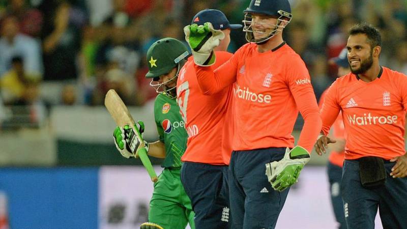 Dubai Twenty20: Pakistan kneel on last ball against England