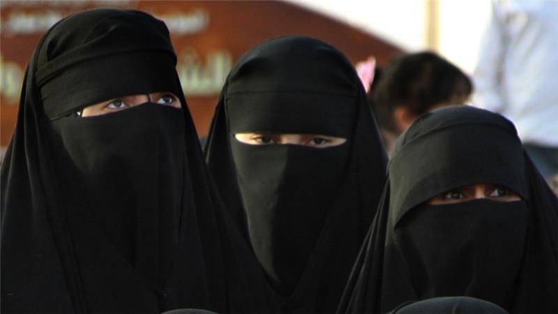 Saudi women candidates start first-ever poll campaigns