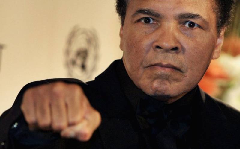 Boxing legend Muhammad Ali takes jab at Donald Trump