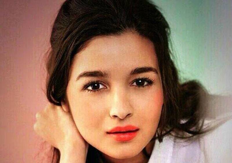 Alia Bhatt gets her face and hands burnt on stage in Mumbai