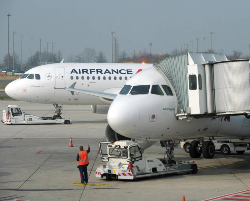 Explosive device in toilet lands Air France flight in Kenya