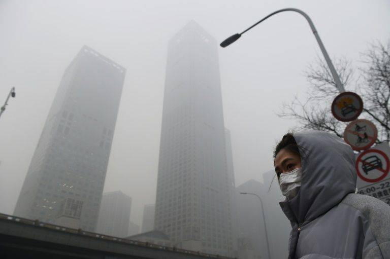 Ten Chinese cities issue pollution red alert