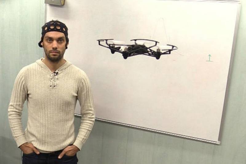This quadcopter can be controlled by THOUGHTS