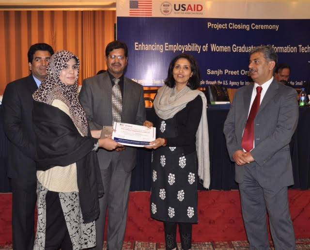 Punjab Governor praises USAID-funded IT project to empower women