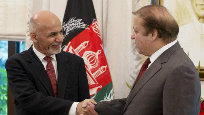 Afghan President Ghani telephones PM Nawaz, assures more security for Pak diplomats