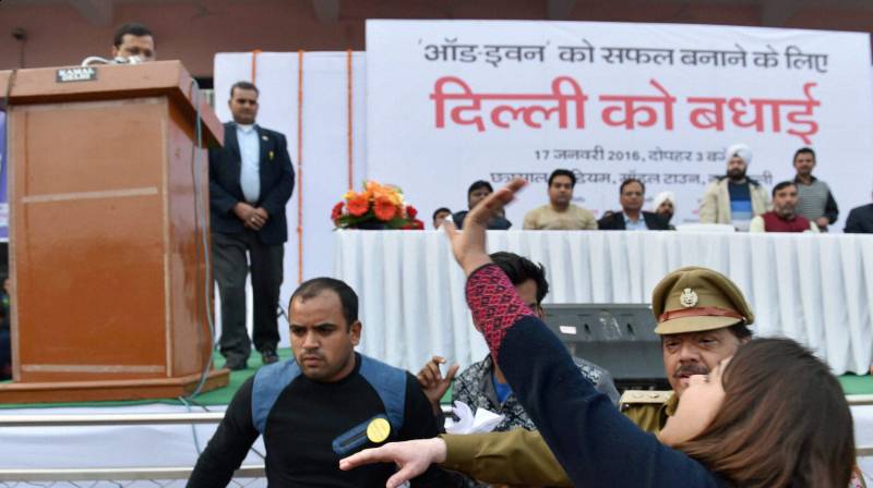 Woman throws ink at Delhi CM Arvind Kejriwal