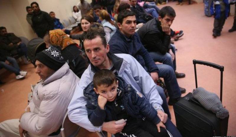 Sweden to expel 80,000 migrants