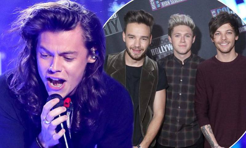 Harry Styles splits from One Direction management