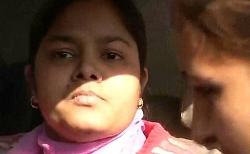 Angry woman hurls flower pot at PM Modi's convoy in New Delhi