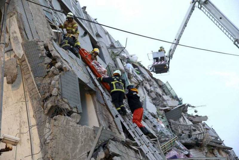 5 dead after 6.4-magnitude quake topples buildings in Taiwan