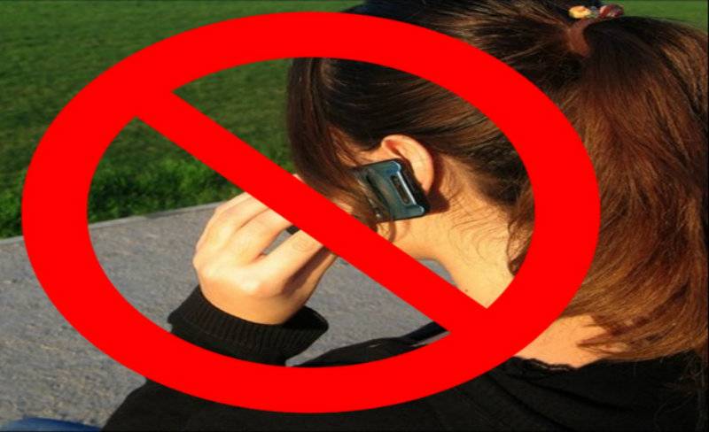 Unmarried girls banned to use mobile phones in Indian village