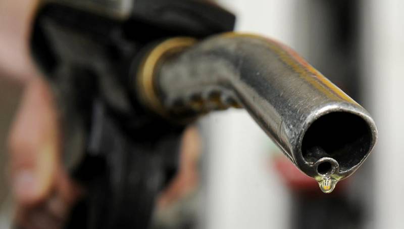Ogra proposes Rs8.48 cut in Petrol price