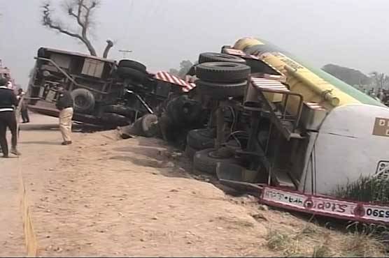 Seven killed in deadly coach- tanker collision near Muzaffargrah