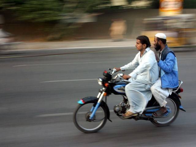 4 day ban on pillion riding in Karachi