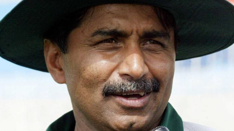 Afridi does not deserve a place in the team: Javed Miandad