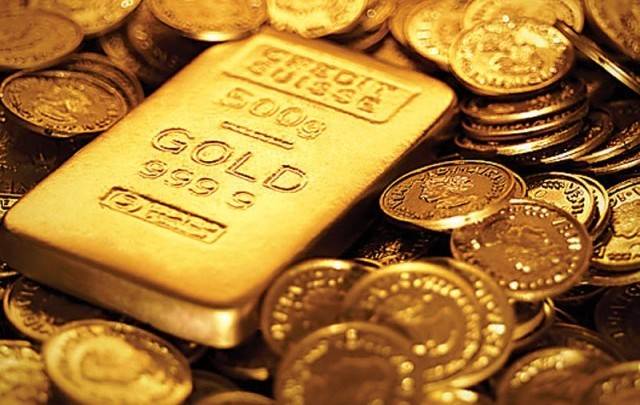 Gold price declines by Rs 450